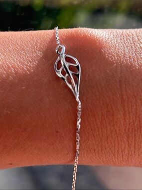 Na Hoku 14k white gold Maile Leaf Bracelet